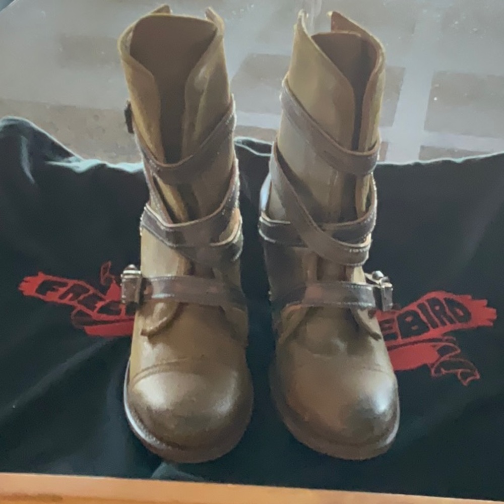 WOMEN’S FREEBIRD CANYON BOOT. SIZE: 8